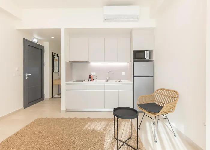 Nostos Aparthotel 4*