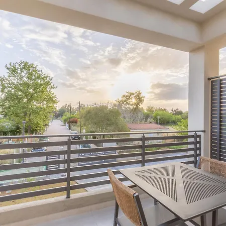 Ξενοδοχείο με διαμερίσματα Nostos 4*